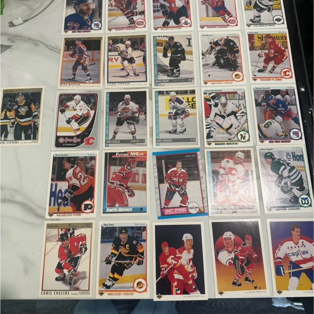 Vintage Hockey Trading Cards Collection